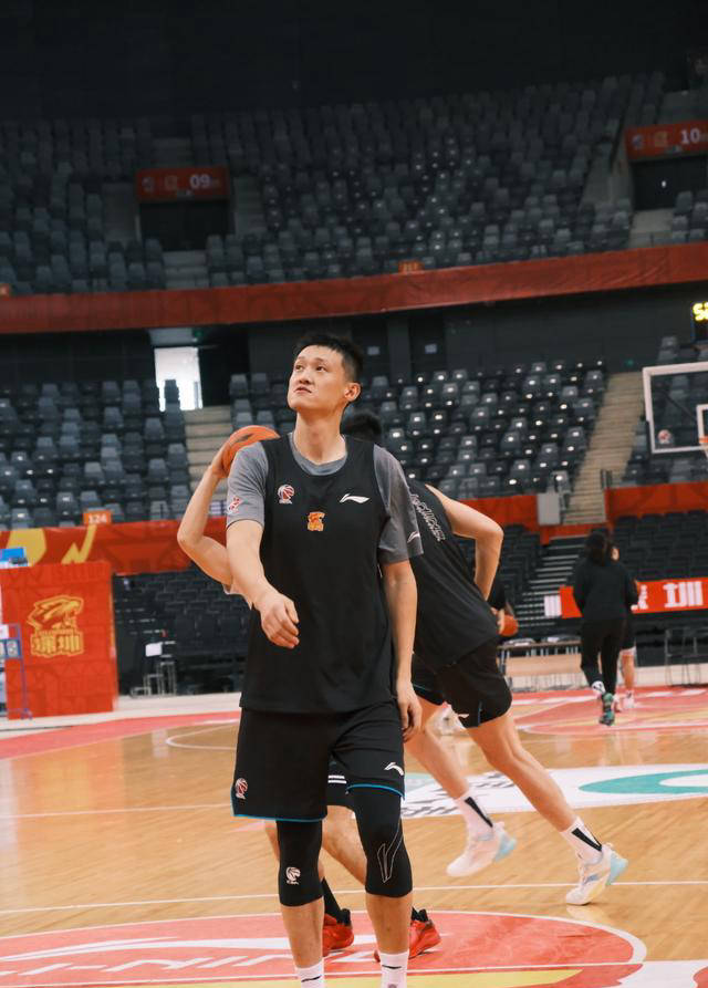 jiuyou-亚冠赛程吃紧；深圳男篮关键时刻外线爆发；信心回归；赛程密集仍需轮换-jiuyou